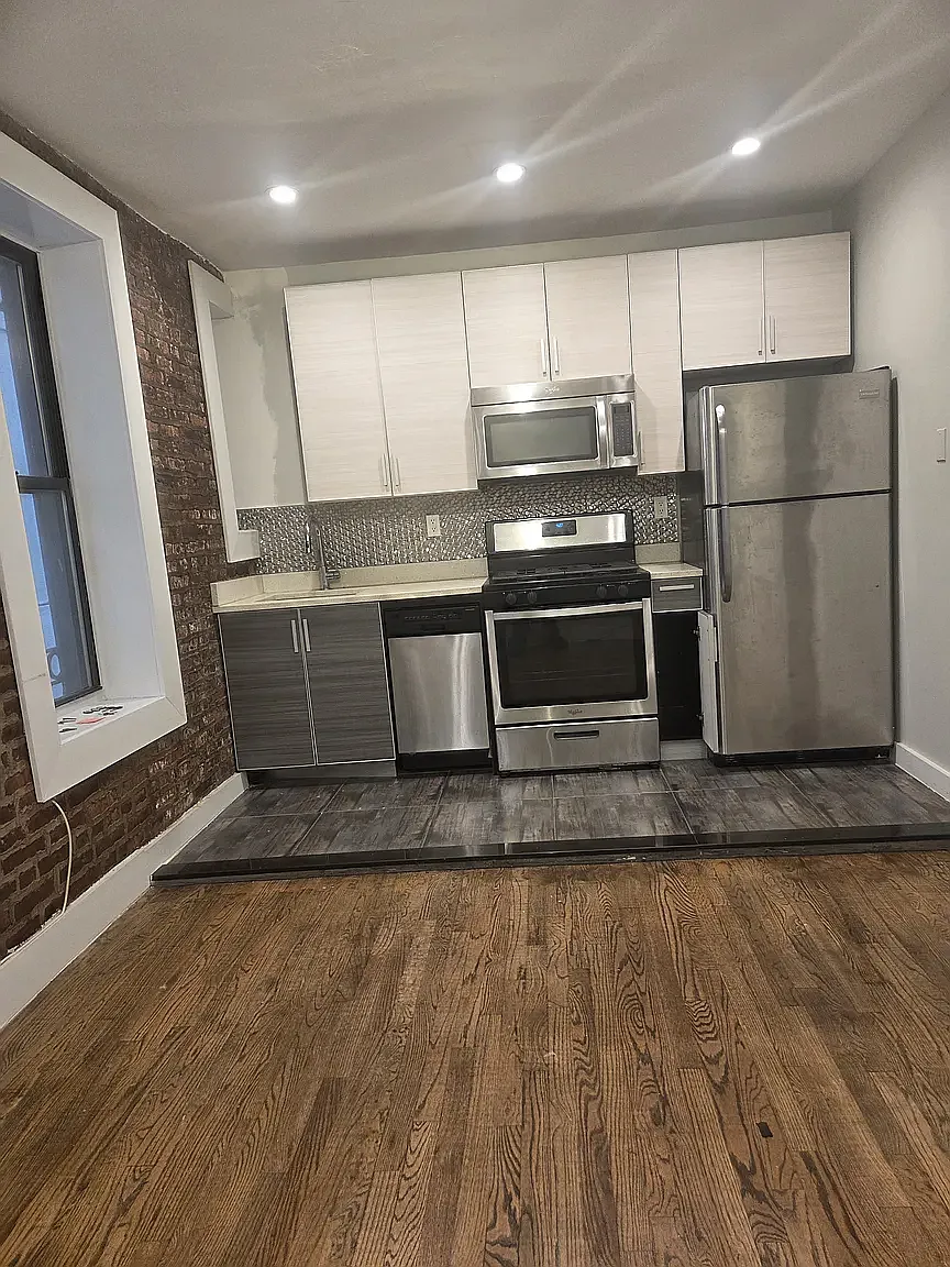934 Myrtle Avenue — Photo 2