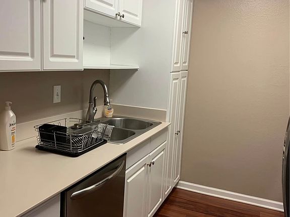 4th image of 1400 Golden Cir APT 112