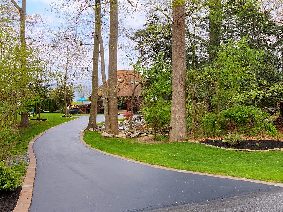 1st image of 3 Tall Oaks Ct