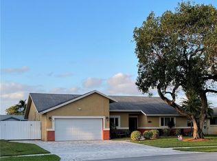 8581 SW 27th Pl, Davie, FL 33328