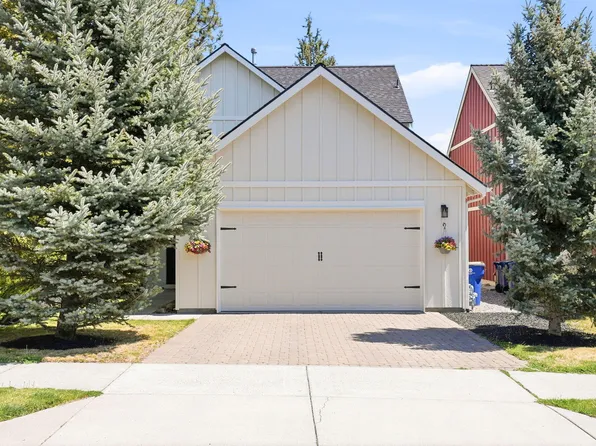 19827 Powers Rd, Bend, OR 97702
