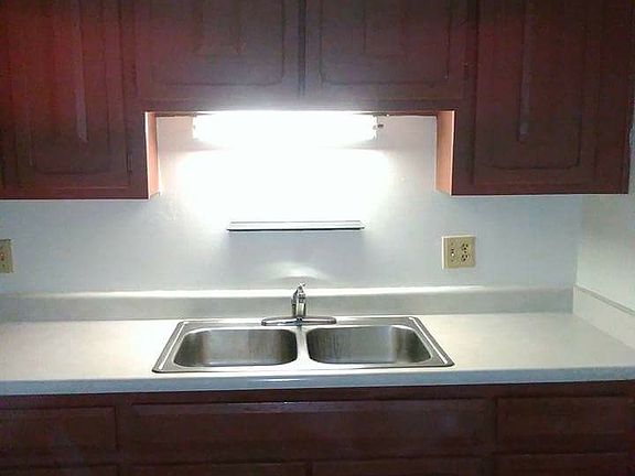 3rd image of 2405 Eastmoreland Ave APT 12