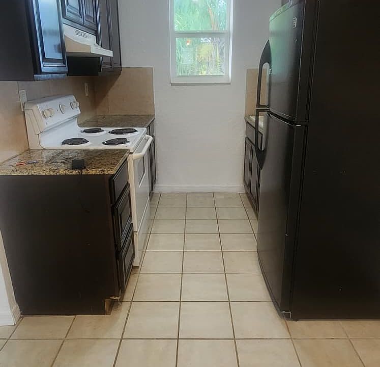 1st image of 042-5814 NE 4th Ct Unit 3