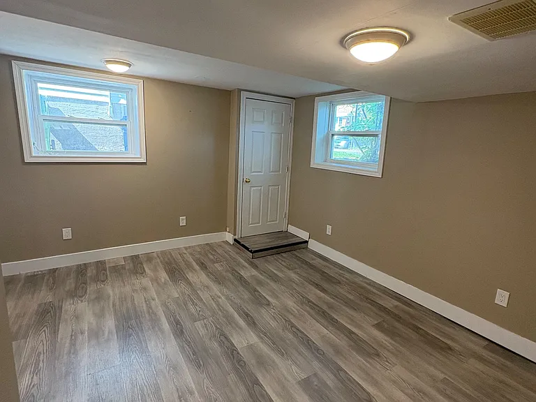 8 Birch Tree Cres — Photo 5