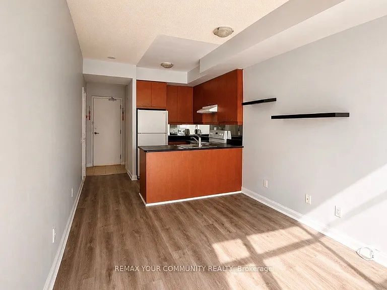 1121 Bay St #902 — Photo 2