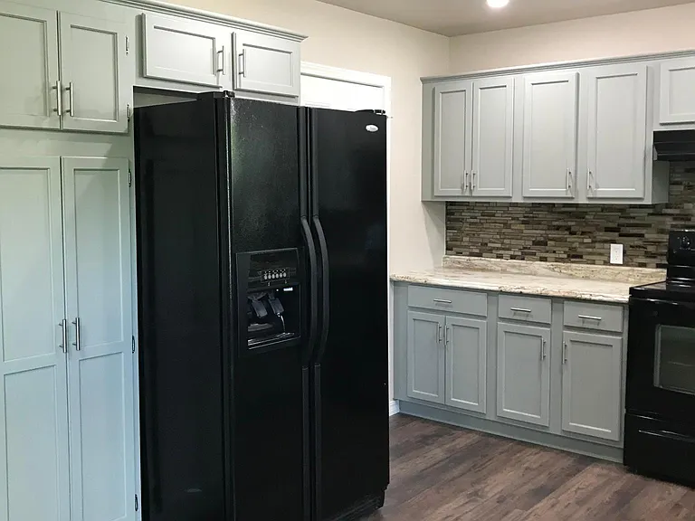 3411 N Market Ave — Photo 2