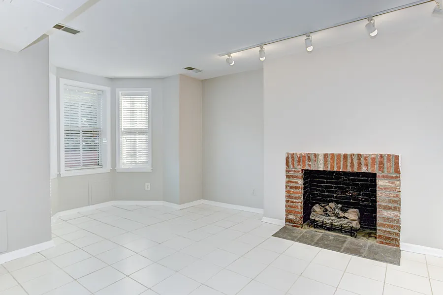 Bright & Beautiful Shaw English Basement! Solar Powered - All Utilities Included! — Photo 1