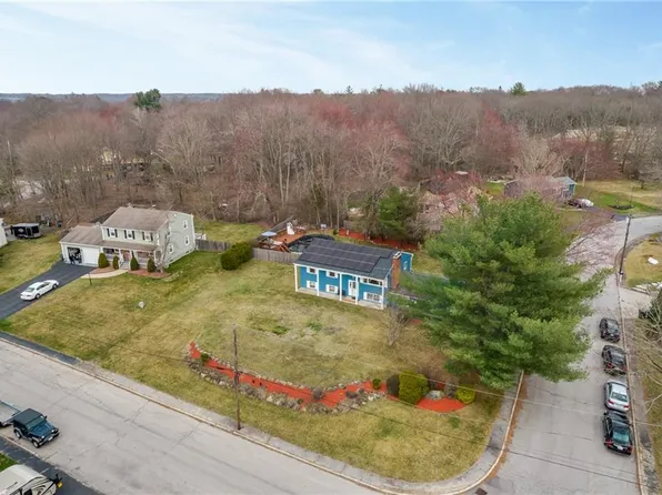 9 Hickory Rd, Coventry, RI 02816