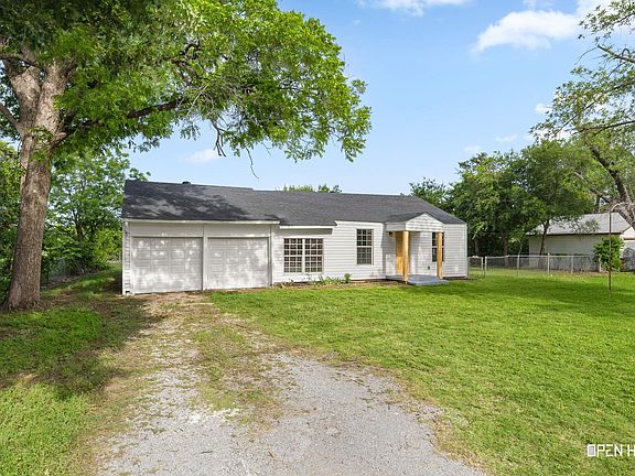 2nd image of 1015 Landon Ln