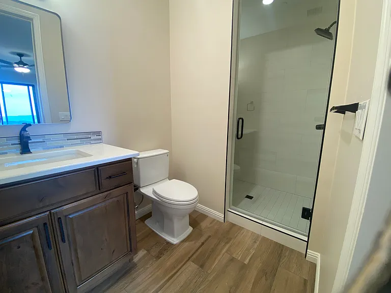 703 W Lee Blvd — Photo 10