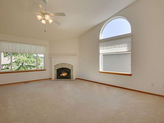 4th image of 478 NW 12th Loop