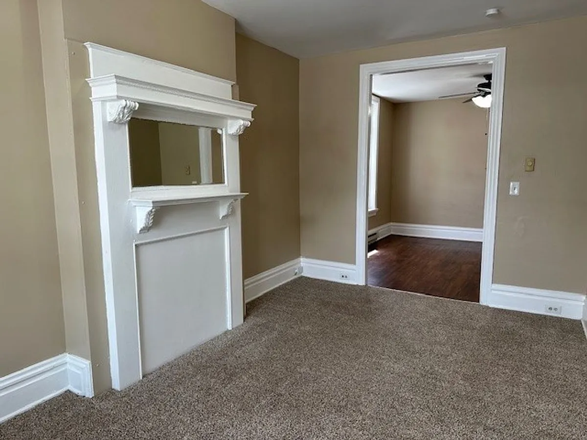 Building Photo - 172 E Emaus St #1