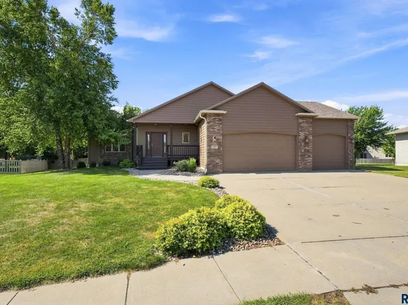 7609 W Stanford Dr, Sioux Falls, SD 57106