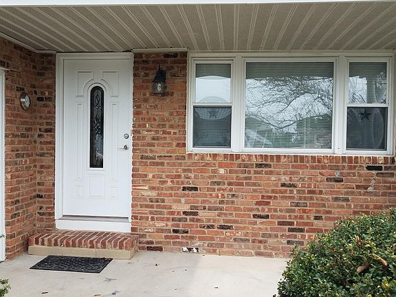 3rd image of 215 Freeport Blvd