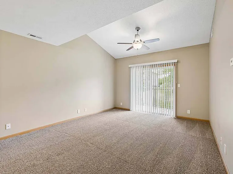 Highland View Apartments — Photo 180