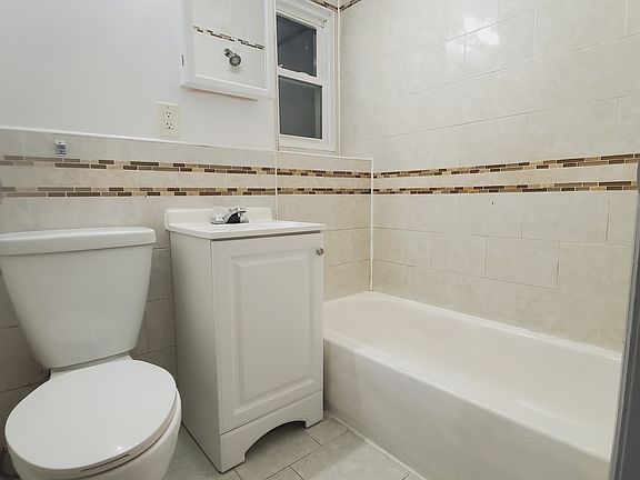 4th image of 110 Williams Ave #17E