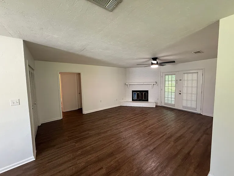 886 Meginnis Ln — Photo 4