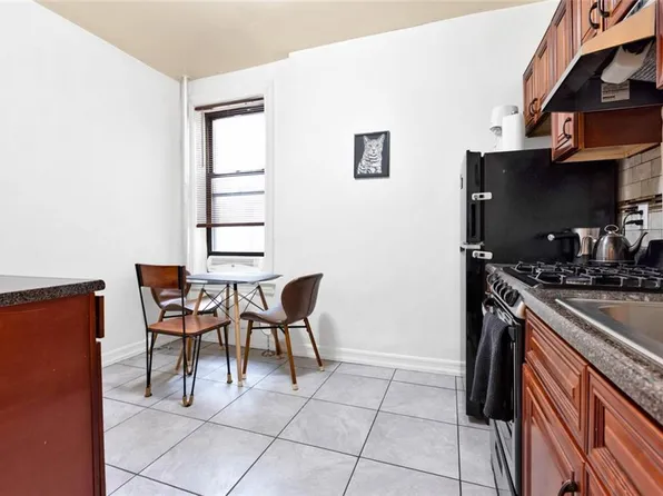 2234 Ocean Avenue image 7 of 23