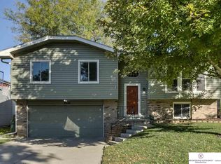 11514 Rambleridge Rd, Omaha, NE 68164