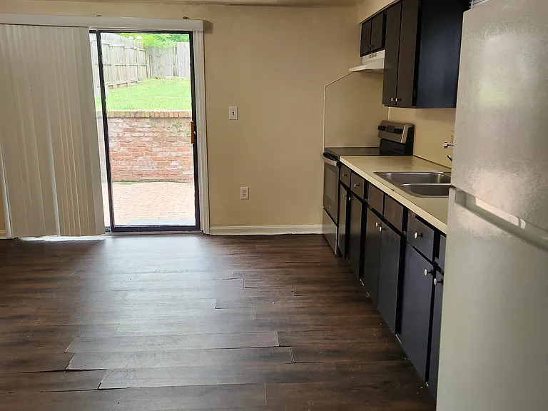 143 Howard Ave — Photo 14