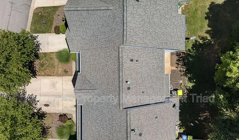 805 Creek Crossing Trl — Photo 27