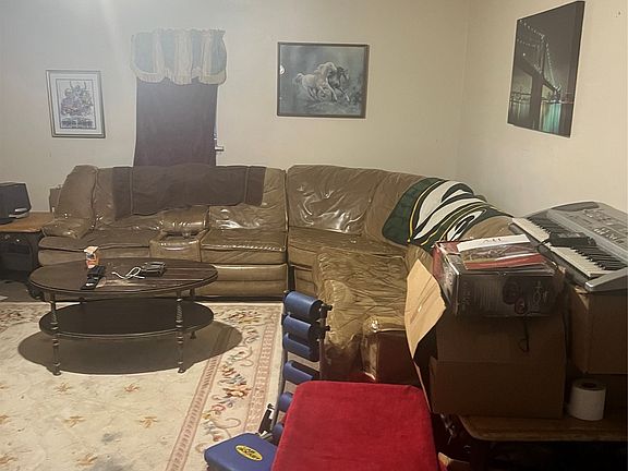 4th image of 303 Azalea Dr