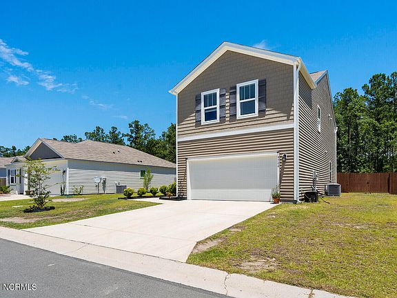 4th image of 9760 Woodriff Circle NE