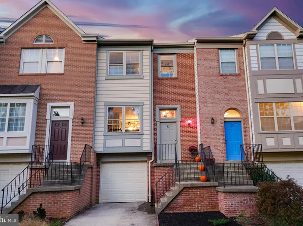 10 Martins Square Ln, Rockville, MD 20850
