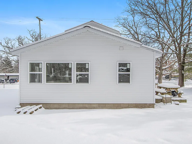 241 Sherman St — Photo 3