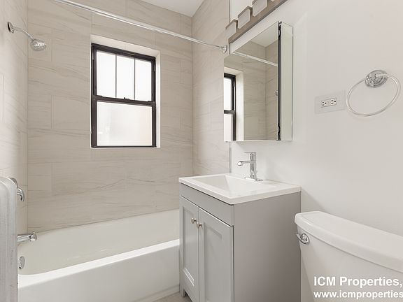 5th image of 1943 W Winnemac Ave APT 3