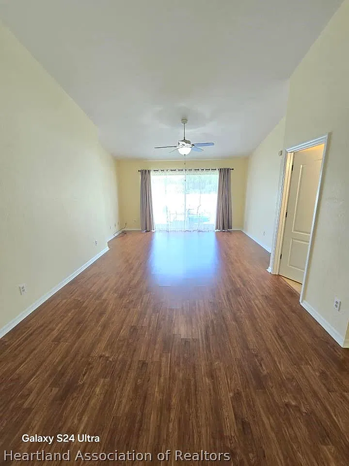 2 bed, 2.0 bath, 1355 sqft, $1,550 — Photo 2
