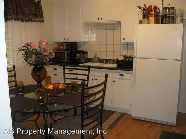 2nd image of 695 N P St