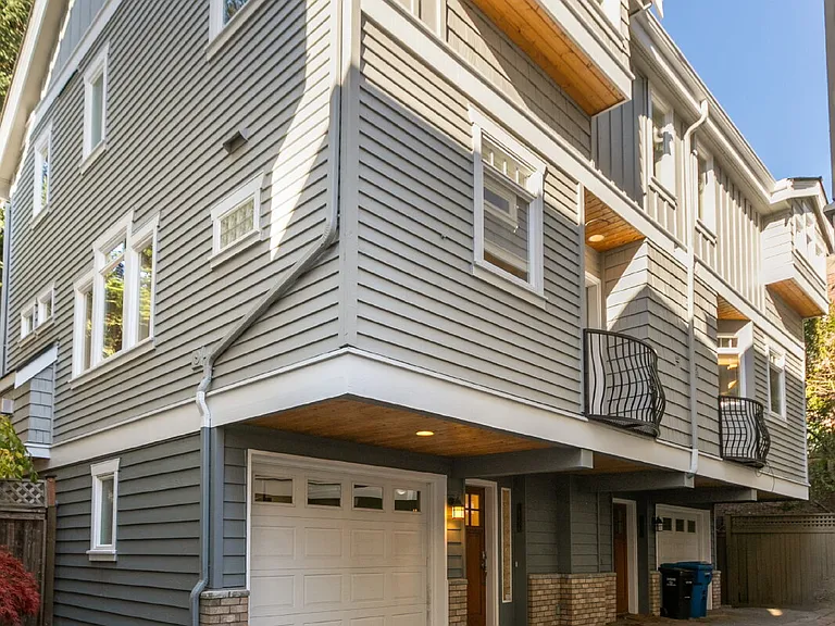 1133 10th Ave E #A — Photo 2