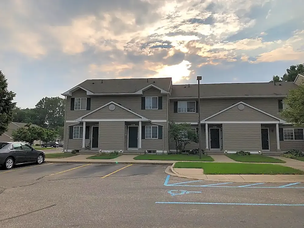 Royale Glen — Photo 4