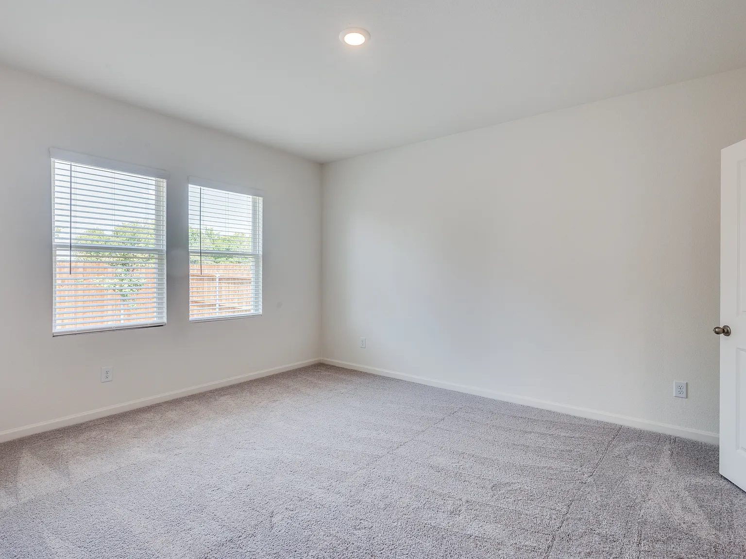 4 bed, 2.0 bath, 1802 sqft, $2,400 — Photo 3