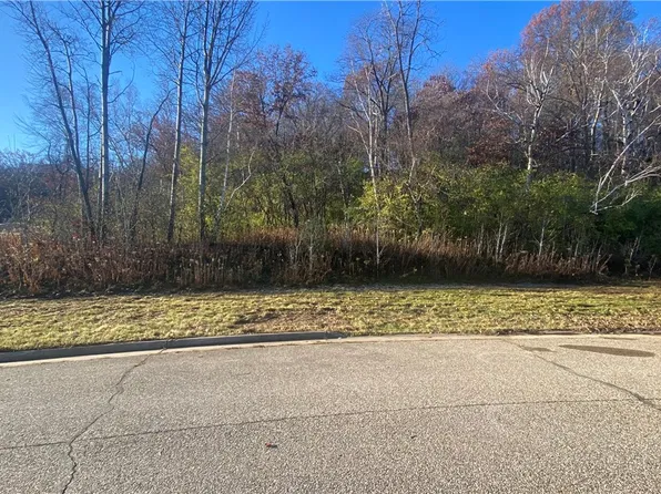 4419 Twin Oaks Court, Eau Claire, WI 54701
