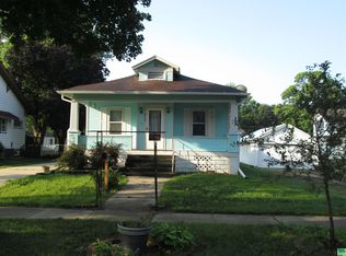 812 8th St, Sheldon, IA 51201