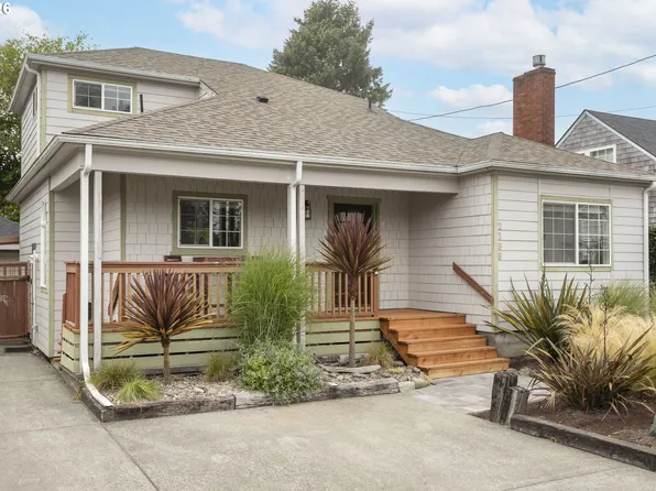 2396 S Edgewood St, Seaside, OR 97138