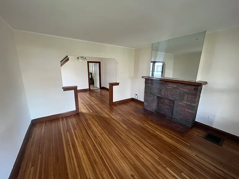 908 Thomas Rd — Photo 14