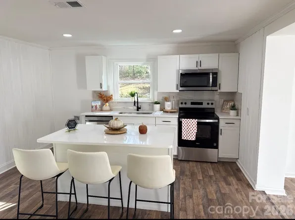 123 Riverside Dr, Mount Holly, NC 28120