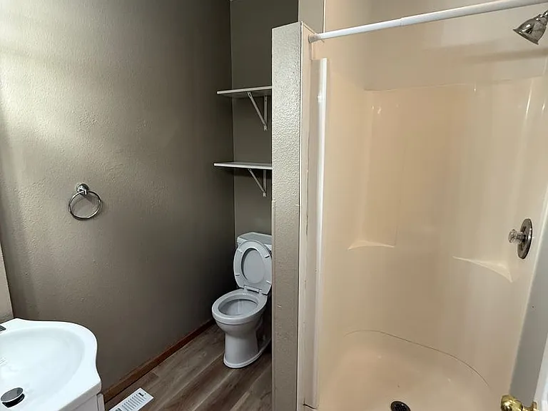 117 E Cherry St — Photo 6