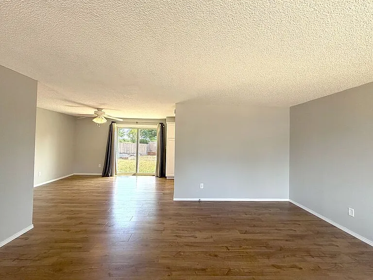 410 Crona St — Photo 5