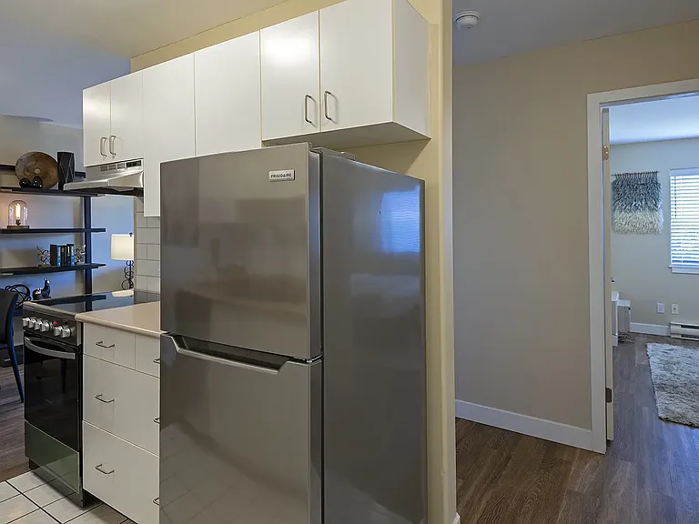 885 Westminster Ave — Photo 20
