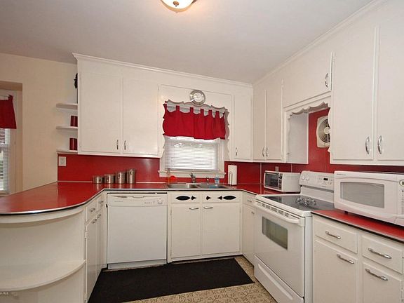 63_moreau_ave_MLS_HID694748_ROOMkitchen3
