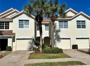 860 Hampton Cir #165, Naples, FL 34105