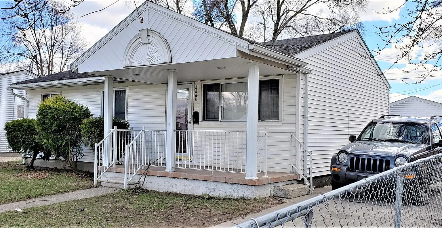 3 bed, 1.0 bath, $1,890 — Photo 1