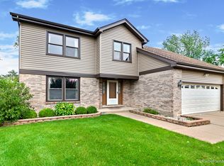 21 N Prairie Dr, Addison, IL 60101