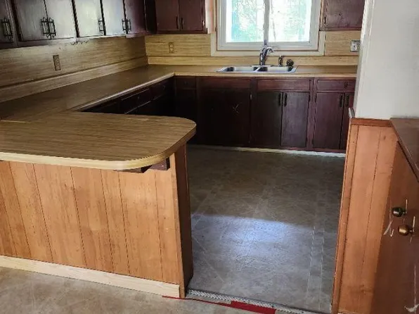 124 High St, Grand Ledge, MI 48837