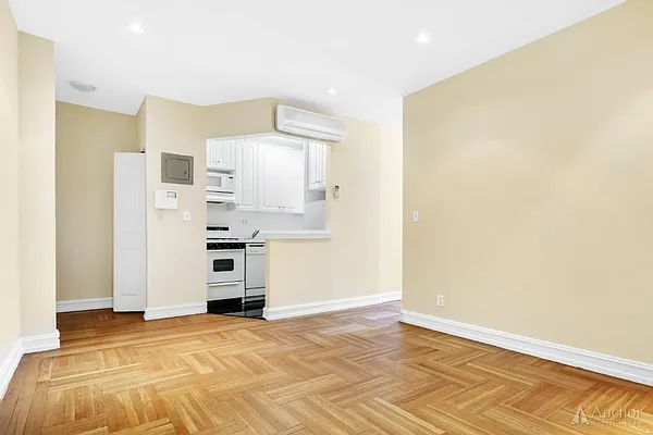 Rented by Anchor Associates | media 22