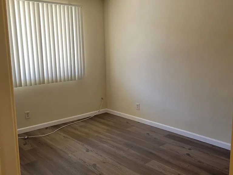 37 unit building close to CSUN! — Photo 19